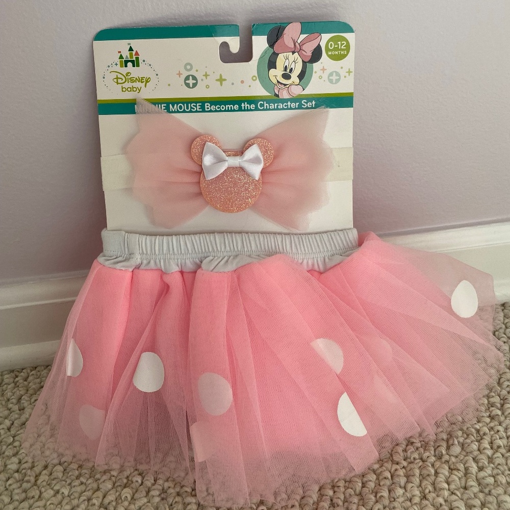 Minnie Mouse character set with skirt